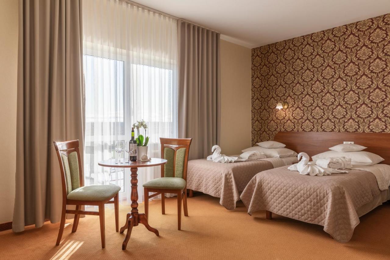 Bursztyn - Bernstein Spa & Wellness ดอมกี ภายนอก รูปภาพ