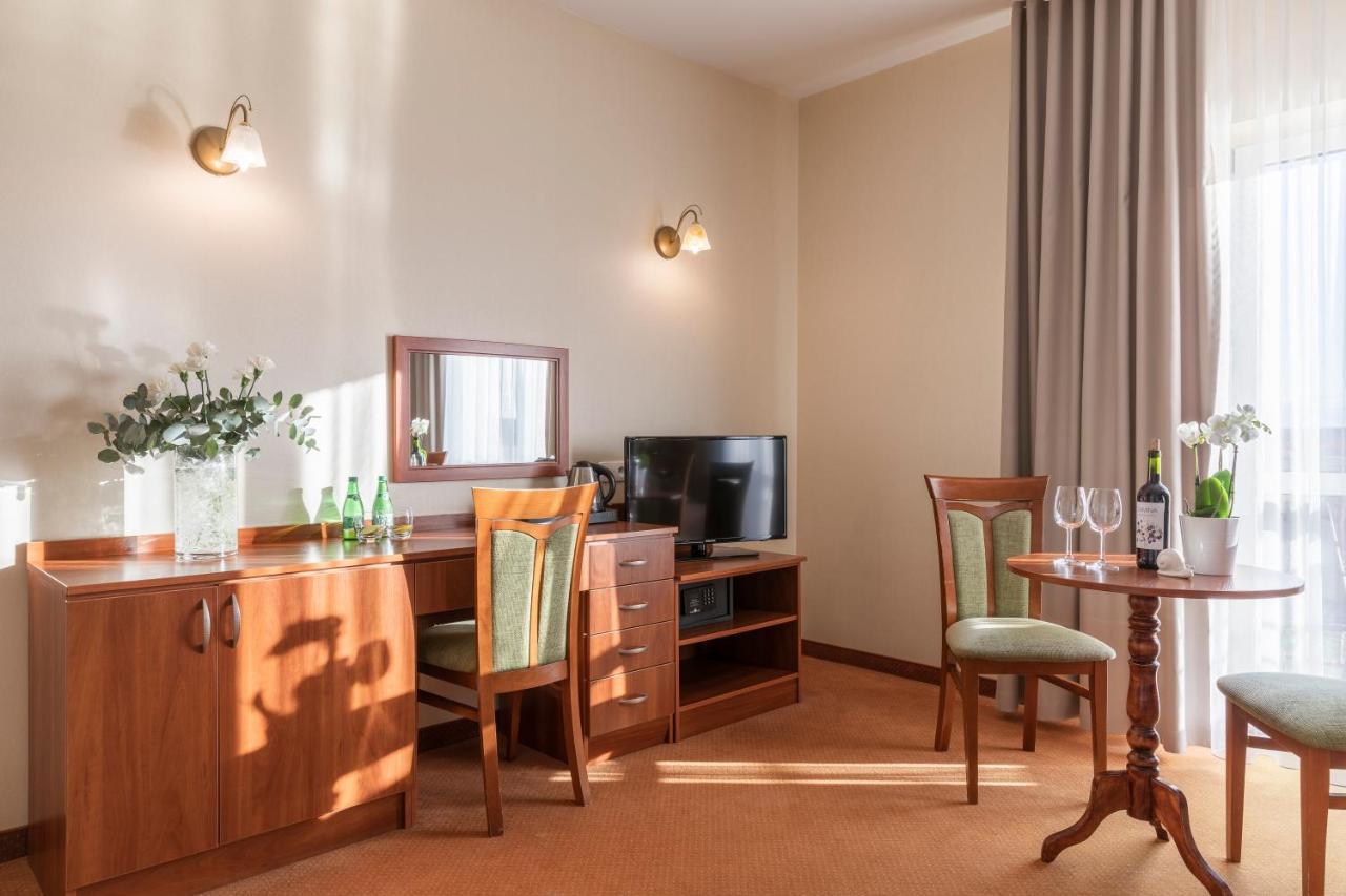 Bursztyn - Bernstein Spa & Wellness ดอมกี ภายนอก รูปภาพ